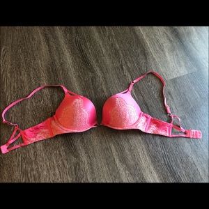 Pick Lace Victoria’s Secret Bombshell Bra
